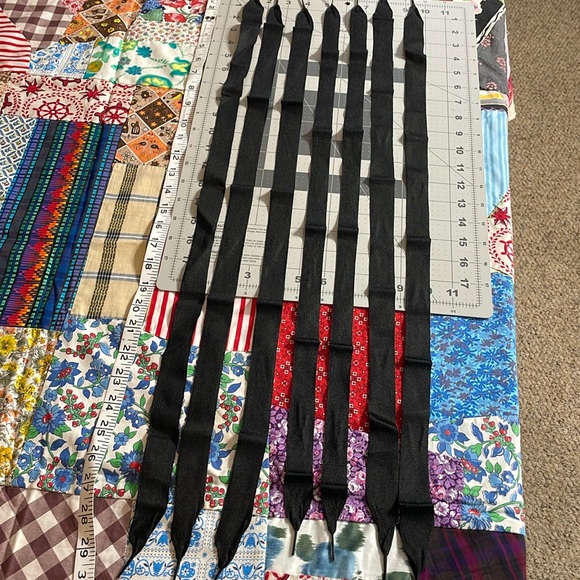 Small lot of (7 single laces) men's vintage )ca 1940's) silk shoe laces - Picture 1 of 6